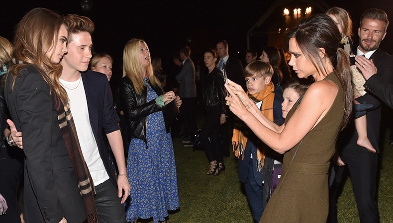 27A936C900000578-3043185-Model_behaviour_Victoria_Beckham_took_snaps_of_her_son_Brooklyn_-a-13_1429264554848
