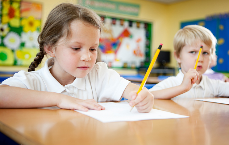 Children showing difficulty holding pencils over the use of smart devices, warns expert